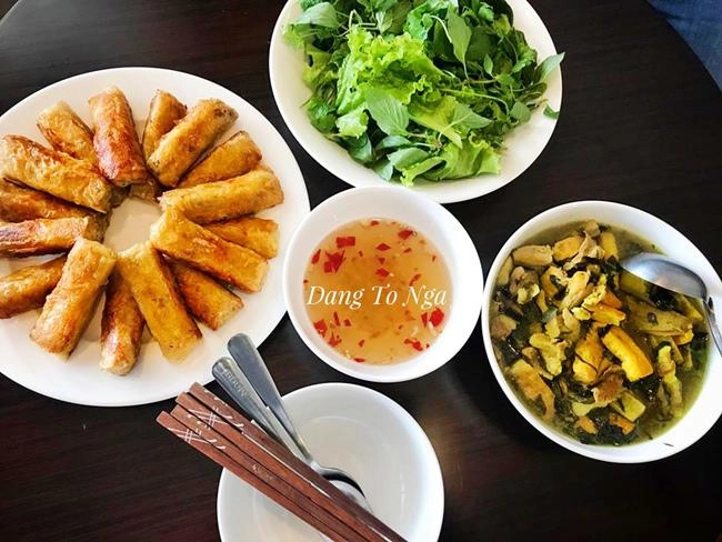 Chồng con ăn chay vợ ăn mặn nữ giảng viên vẫn nấu được những bữa cơm chiều lòng cả nhà