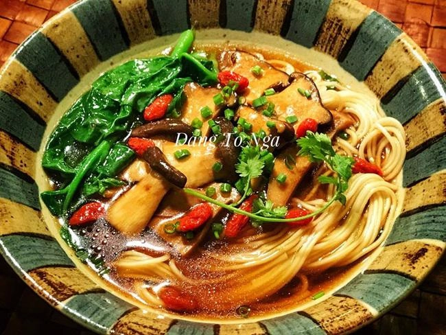 Chồng con ăn chay vợ ăn mặn nữ giảng viên vẫn nấu được những bữa cơm chiều lòng cả nhà