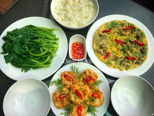 Chồng con ăn chay vợ ăn mặn nữ giảng viên vẫn nấu được những bữa cơm chiều lòng cả nhà