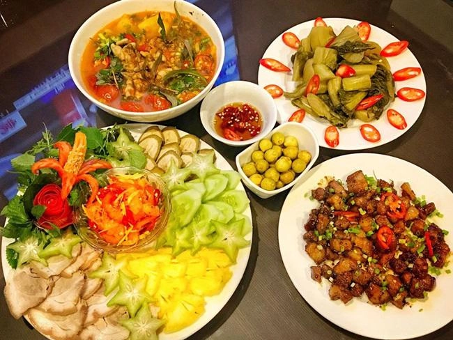 Chồng con ăn chay vợ ăn mặn nữ giảng viên vẫn nấu được những bữa cơm chiều lòng cả nhà