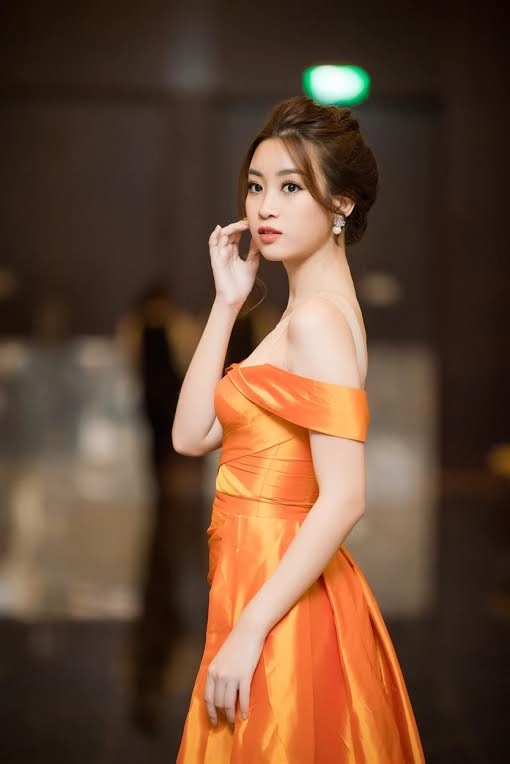 Chưa bao giờ thấy hoa hậu mỹ linh quyến rũ tột độ đến thế này