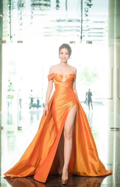 Chưa bao giờ thấy hoa hậu mỹ linh quyến rũ tột độ đến thế này