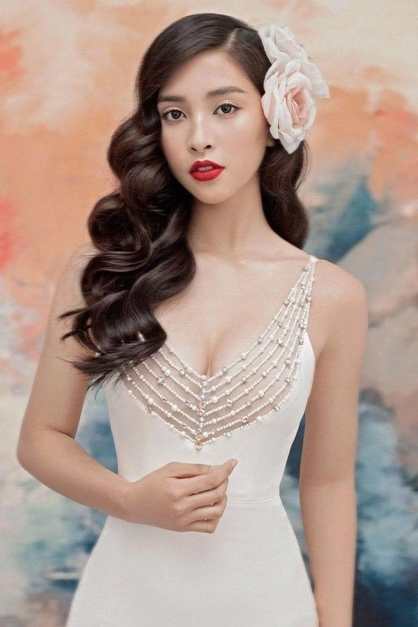 Có ai như tiểu vy mê mốt trang điểm môi nude căng bóng đến độ như người đang ốm