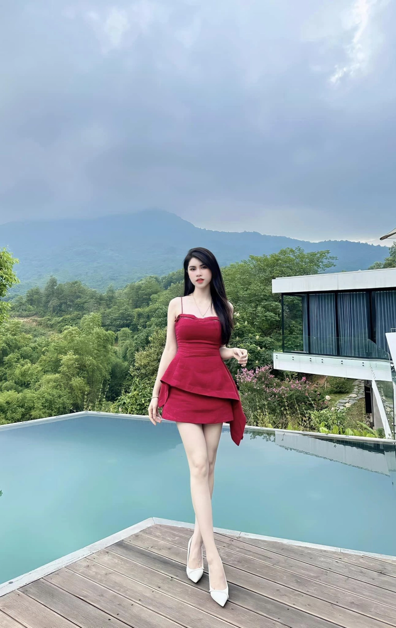 Cô gái giơ bảng tuyển chồng gia trưởng trên svđ mỹ đình da trắng dáng nuột nà nhờ đâu