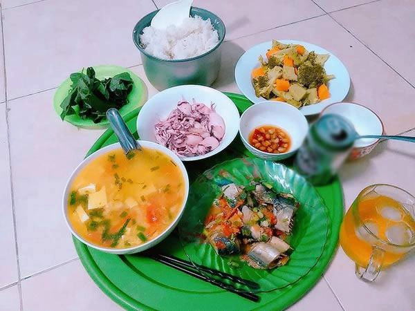Cô gái quảng bình khoe núi thực phẩm quê mẹ gửi lên thành phố ai nhìn cũng cảm động