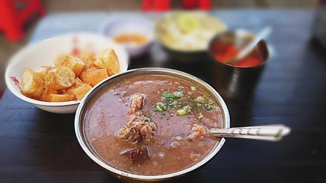 Có gì trong tô cháo lòng qua 4 lần chủ ở sài thành vẫn mê hoặc thực khách