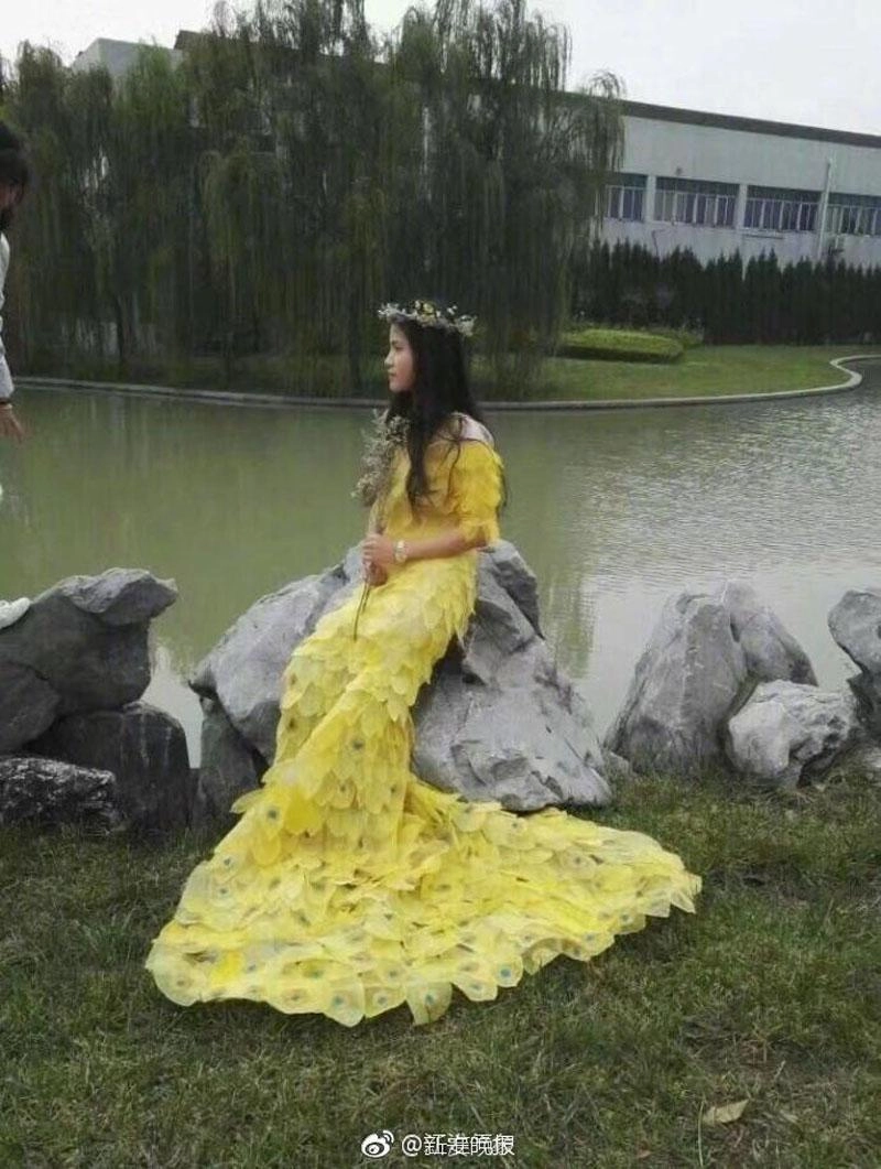 Cô sinh viên năm 2 tha thẩn nhặt lá rụng tưởng lập dị nhưng kết quả thì siêu bất ngờ