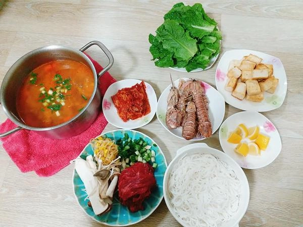 Cô vợ 9x khiến chồng hàn quên luôn kim chi cơm cuộn vì những món ăn đậm chất việt