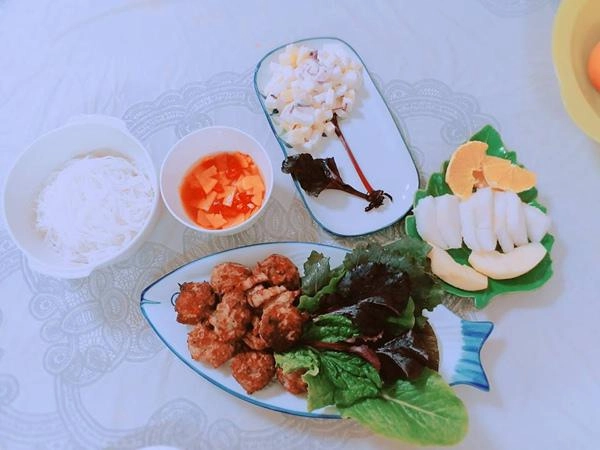 Cô vợ 9x khiến chồng hàn quên luôn kim chi cơm cuộn vì những món ăn đậm chất việt