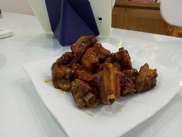 Cô vợ làm sườn xào chua ngọt ai ăn cũng hỏi công thức hóa ra là nhờ 1 chai sốt siêu thị