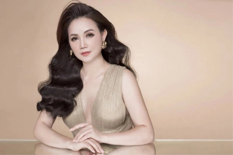 cô xuyến 4 đời chồng khoe sắc cùng 3 con gái xinh như mộng con gái đầu vừa đẹp vừa giàu nổi nhất nhà