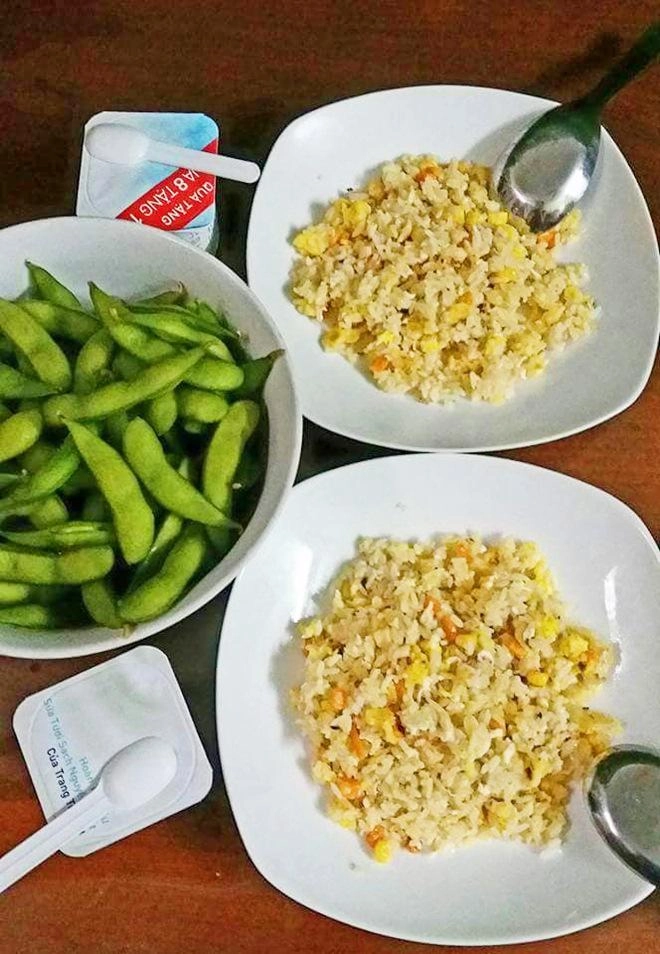 Con dâu bầu vượt mặt vẫn chăm vào bếp bố mẹ chồng suốt ngày khen được ăn nhiều món ngon
