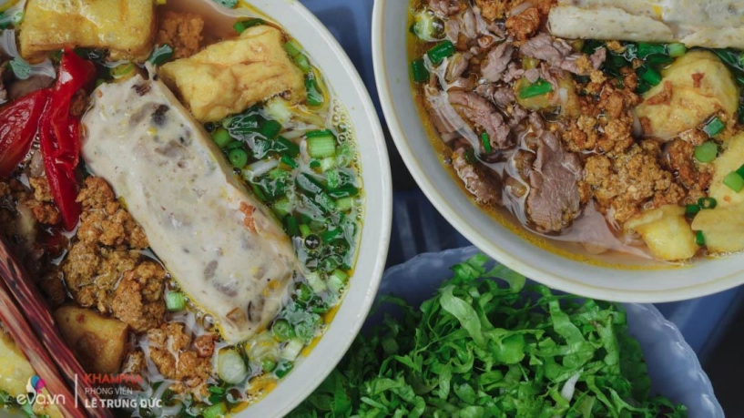 Con dâu u70 nuôi sống cả gia đình 40 năm với quán bún riêu bưng độc đáo
