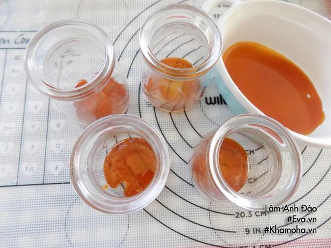 Cứ tưởng khó hóa ra làm bánh flan mềm mịn mượt như da em bé lại đơn giản thế này