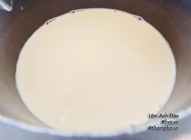 Cứ tưởng khó hóa ra làm bánh flan mềm mịn mượt như da em bé lại đơn giản thế này