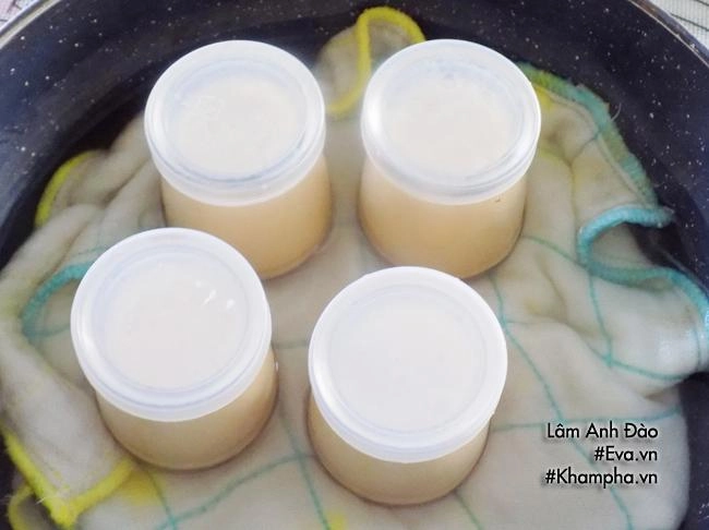 Cứ tưởng khó hóa ra làm bánh flan mềm mịn mượt như da em bé lại đơn giản thế này