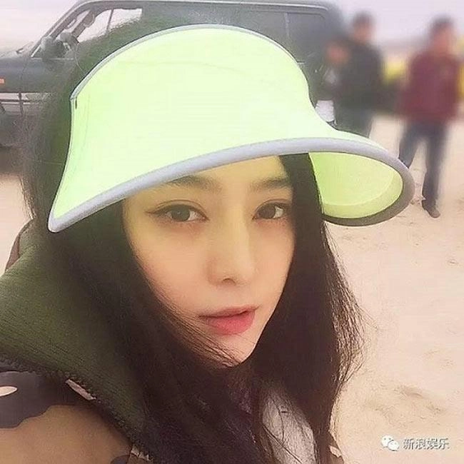 Cùng là mũ chống nắng nhưng mỹ nhân việt đội lại chất hơn cả phạm băng băng