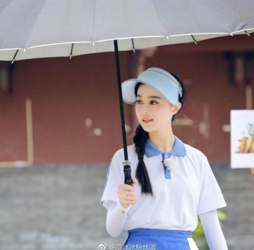 Cùng là mũ chống nắng nhưng mỹ nhân việt đội lại chất hơn cả phạm băng băng
