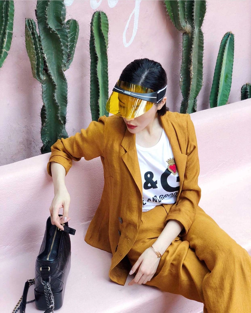 Cùng là mũ chống nắng nhưng mỹ nhân việt đội lại chất hơn cả phạm băng băng