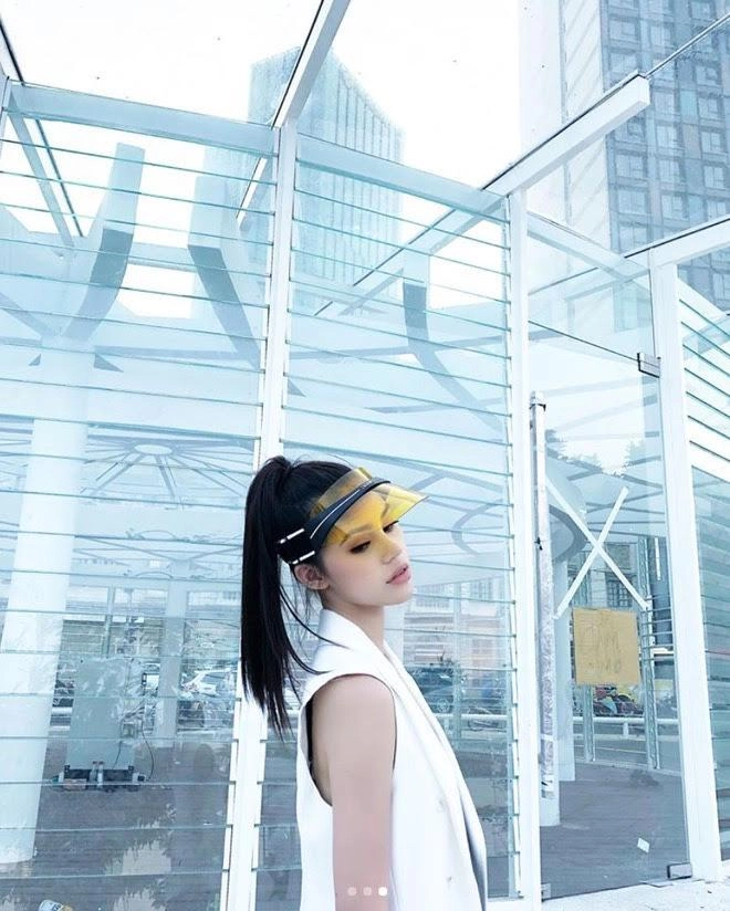 Cùng là mũ chống nắng nhưng mỹ nhân việt đội lại chất hơn cả phạm băng băng