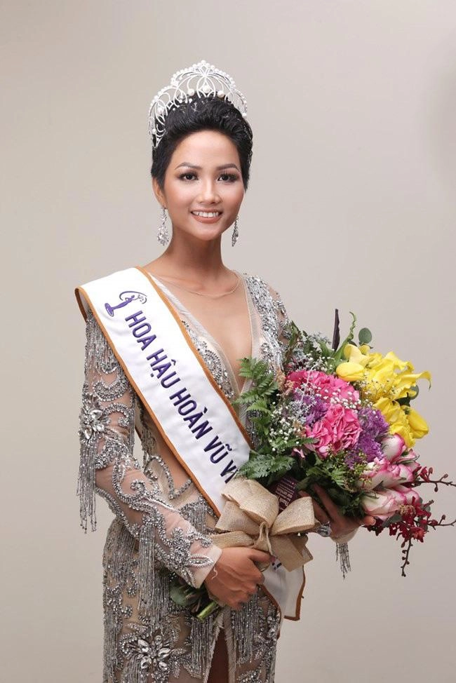 Cùng tên cùng quê với tân hoa hậu hoàn vũ nhưng số phận của cô gái này lại khác xa