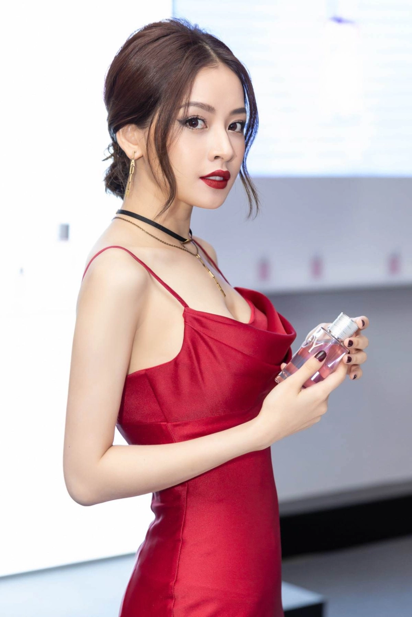 Cuộc chiến nhan sắc của chân ngắn chi pu vàdàn hậu chân dài chung khung hình ai vượt mặt ai
