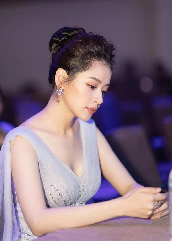 Cuộc chiến nhan sắc của chân ngắn chi pu vàdàn hậu chân dài chung khung hình ai vượt mặt ai
