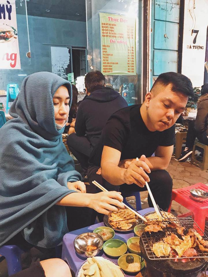 Cười bể bụng với thời trang đi ăn thịt nướng bá đạo của chị đại hoa râm bụt hòa minzy