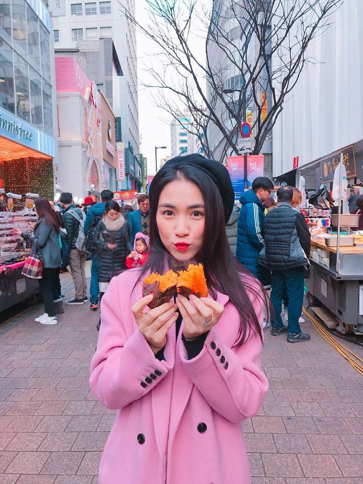 Cười bể bụng với thời trang đi ăn thịt nướng bá đạo của chị đại hoa râm bụt hòa minzy
