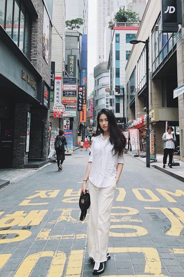 Cười bể bụng với thời trang đi ăn thịt nướng bá đạo của chị đại hoa râm bụt hòa minzy