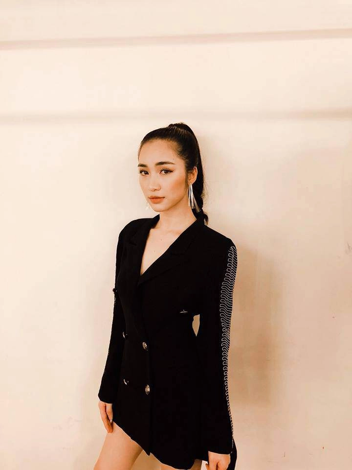 Cười bể bụng với thời trang đi ăn thịt nướng bá đạo của chị đại hoa râm bụt hòa minzy