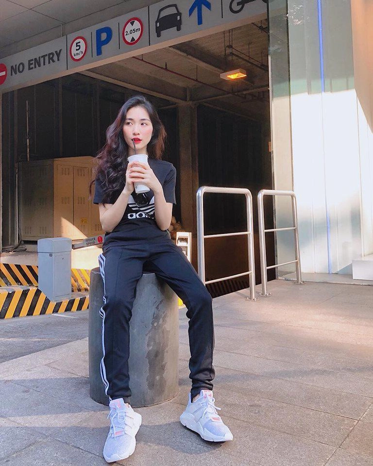 Cười bể bụng với thời trang đi ăn thịt nướng bá đạo của chị đại hoa râm bụt hòa minzy