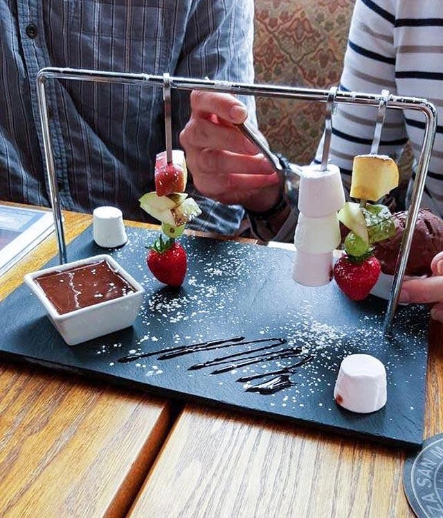 Cười không ngậm được mồm với 15 cách trang trí đồ ăn câu khách bá đạo của các nhà hàng