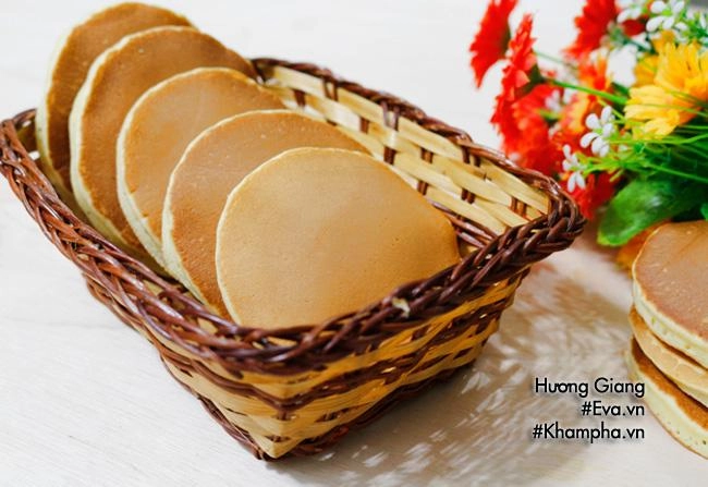 Cuối tuần làm bánh rán doremon nhân đậu đỏ cho bé ăn chơi