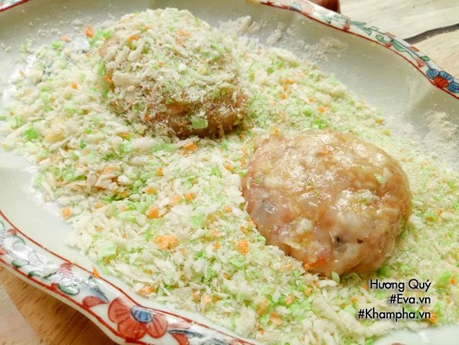 Cuối tuần làm chả tôm chiên xù cắn một miếng cứ giòn rụm ai cũng mê