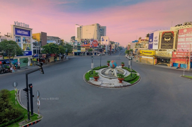 Đã bao giờ bạn chú ý đến cách chạy xe trong bùng binh để vào ra an toàn chưa