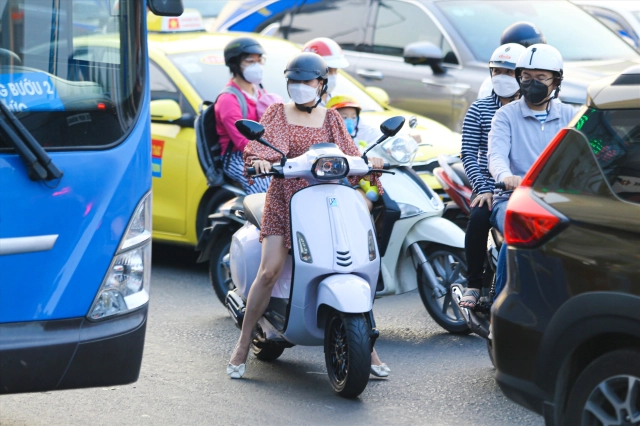 Đã bao giờ bạn chú ý đến cách chạy xe trong bùng binh để vào ra an toàn chưa