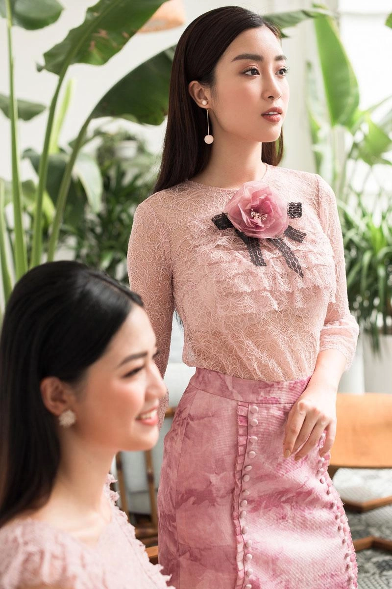 Đã đẹp ngang ngửa giờ lại mặc như sinh đôi đỗ mỹ linh và thanh tú khiến fans hoa mắt
