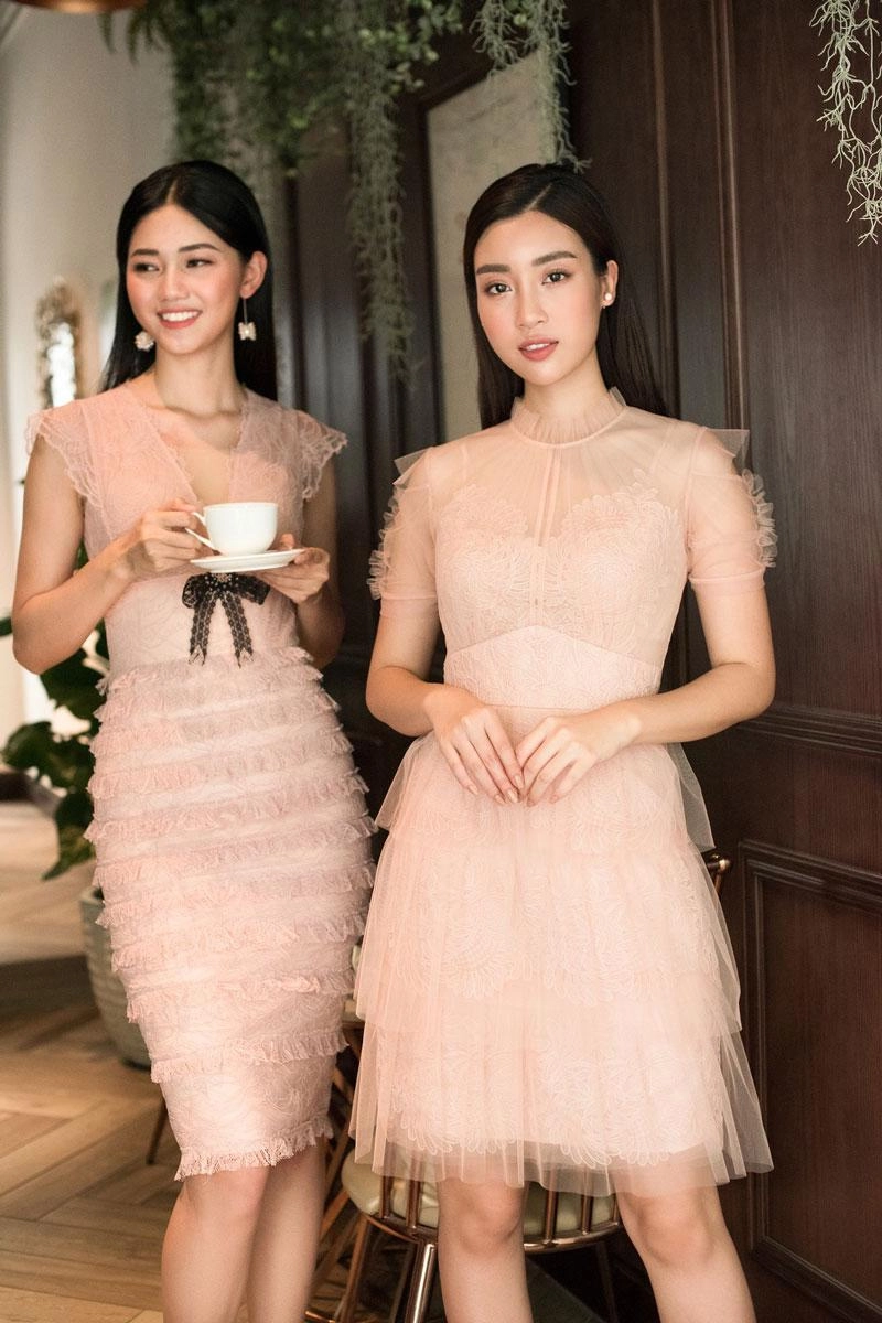 Đã đẹp ngang ngửa giờ lại mặc như sinh đôi đỗ mỹ linh và thanh tú khiến fans hoa mắt