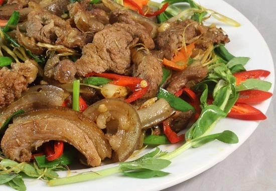 Đảm bảo cả nhà mê tít thịt lợn xào sả ớt cay ngon đậm đà mà cách làm siêu dễ