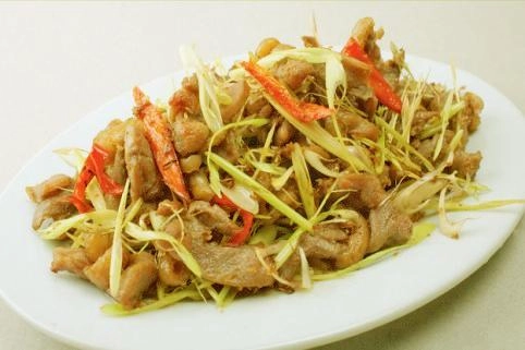 Đảm bảo cả nhà mê tít thịt lợn xào sả ớt cay ngon đậm đà mà cách làm siêu dễ