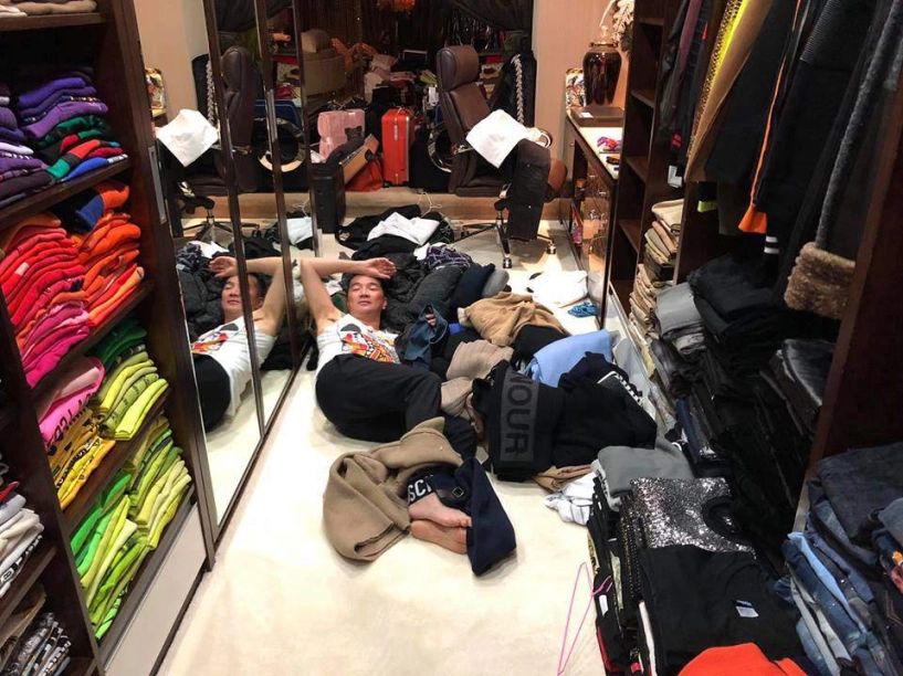 Đàm vĩnh hưng ơi nhà anh hay shop thời trang mà đồ hiệu xếp lớp thế này