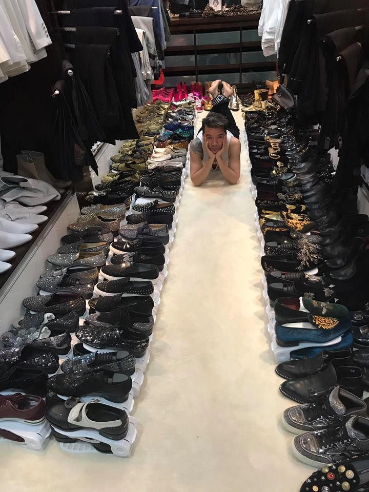 Đàm vĩnh hưng ơi nhà anh hay shop thời trang mà đồ hiệu xếp lớp thế này