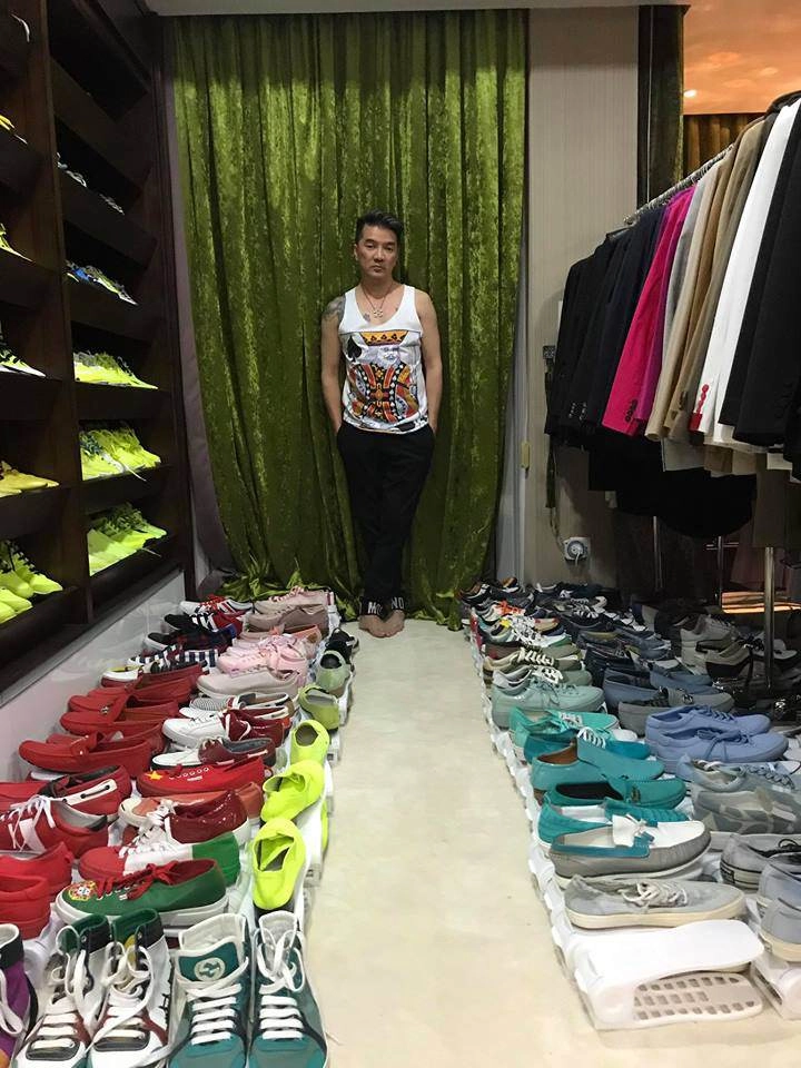 Đàm vĩnh hưng ơi nhà anh hay shop thời trang mà đồ hiệu xếp lớp thế này