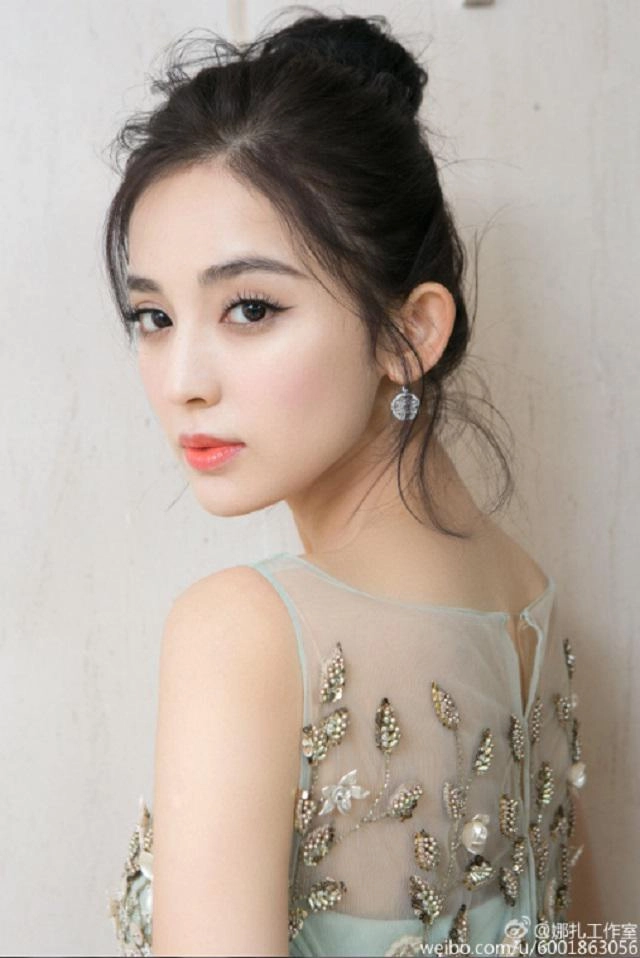 Đẳng cấp mỹ nhân dân tộc thiểu số ảnh chụp lén mà gây sóng gió vì đẹp không góc chết