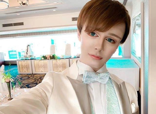 Đang đẹp như soái ca con trai ngôi sao bóng chày gây sốc với ngoại hình như búp bê sống