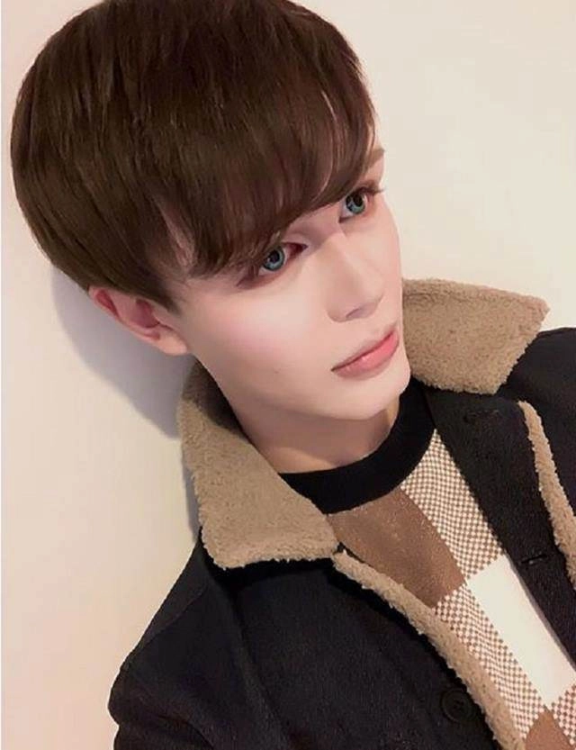 Đang đẹp như soái ca con trai ngôi sao bóng chày gây sốc với ngoại hình như búp bê sống
