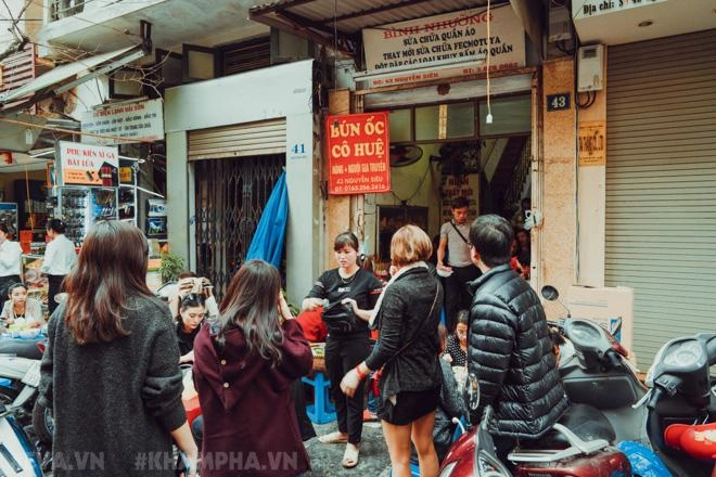 Dạo một vòng hà nội khảo giá bún ốc đầu năm đắt đỏ nhưng vẫn nườm nượp khách