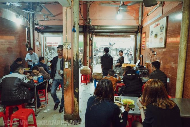 Dạo một vòng hà nội khảo giá bún ốc đầu năm đắt đỏ nhưng vẫn nườm nượp khách