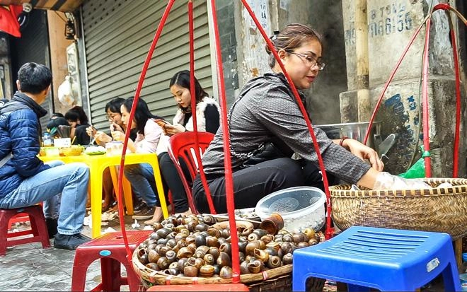 Dạo một vòng hà nội khảo giá bún ốc đầu năm đắt đỏ nhưng vẫn nườm nượp khách